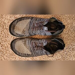 Altra Vali Knit Casual Road Walking Shoes Size !2 Black and Grey